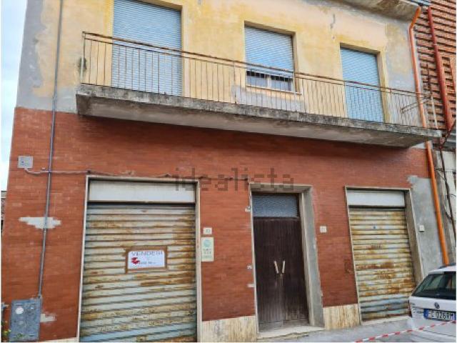 Locale Commerciale in vendita a Giglio, Montevarchi