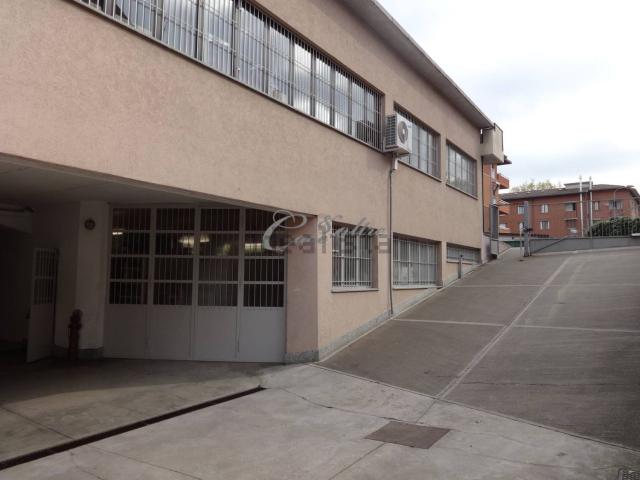Locale Commerciale in vendita a Santa Maria Maddalena, Varese