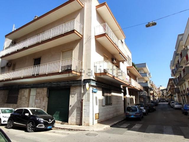 Locale Commerciale in vendita a Puglia, Bari