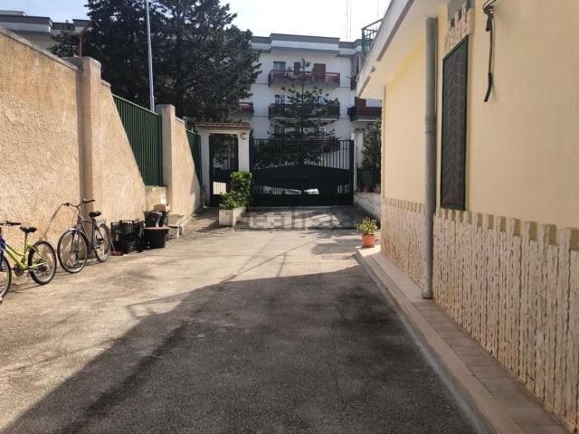 Locale Commerciale in vendita a Piscina dei preti, Modugno
