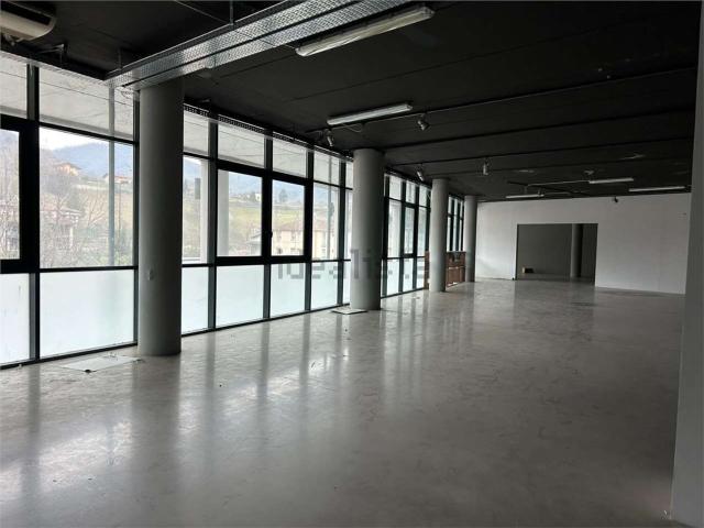 Locale Commerciale in vendita a Vigano San Martino, Lombardia