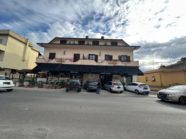 Locale Commerciale in vendita a Guidonia Montecelio, Roma Capitale