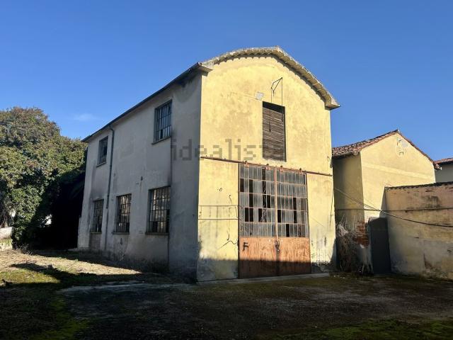 Locale Commerciale in vendita a Rossano Veneto, Veneto