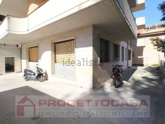 Locale Commerciale in vendita a Sant'Antonio, Marche