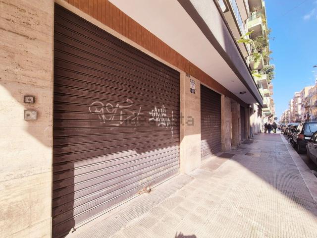 Locale Commerciale in vendita a Municipio 1, Puglia