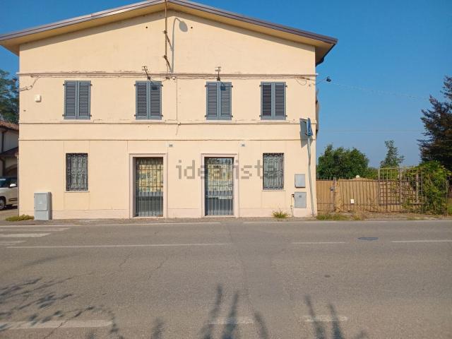 Locale Commerciale in vendita a Castelvetro Piacentino, Reggio Emilia