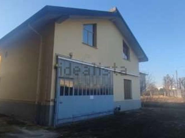 Locale Commerciale in vendita a Turate, Lombardia