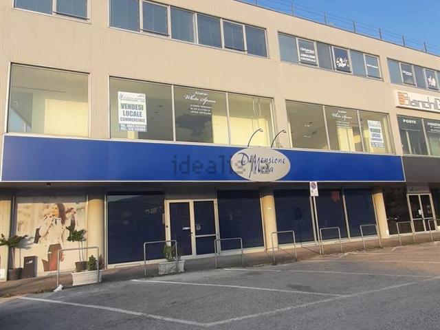 Locale Commerciale in vendita a Scurcola Marsicana, Abruzzo