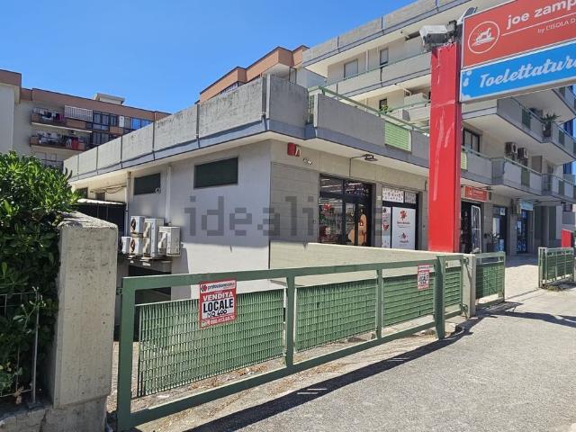 Locale Commerciale in vendita a Puglia, Bari