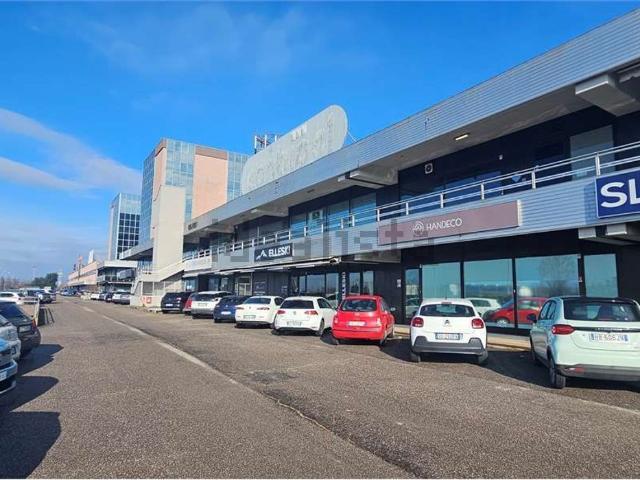 Locale Commerciale in vendita a Case Nuove, San Martino Buon Albergo
