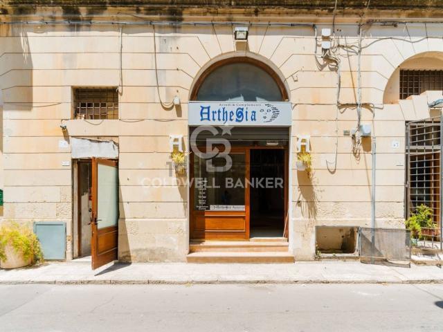 Locale Commerciale in vendita a Puglia, Lecce