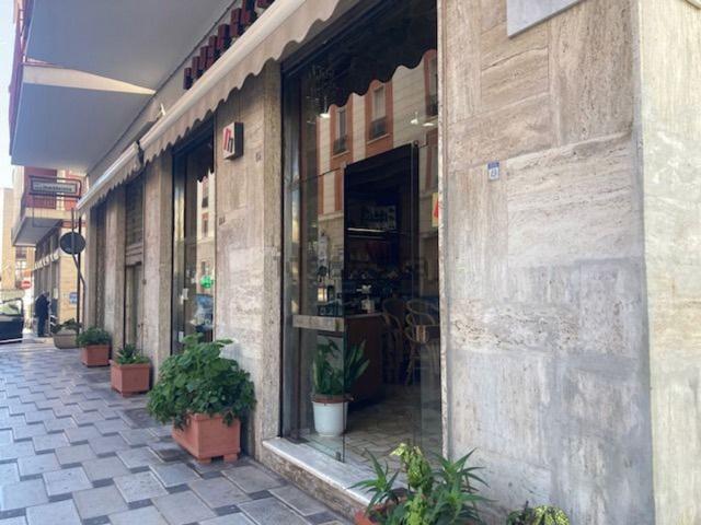 Locale Commerciale in vendita a Centro, Puglia