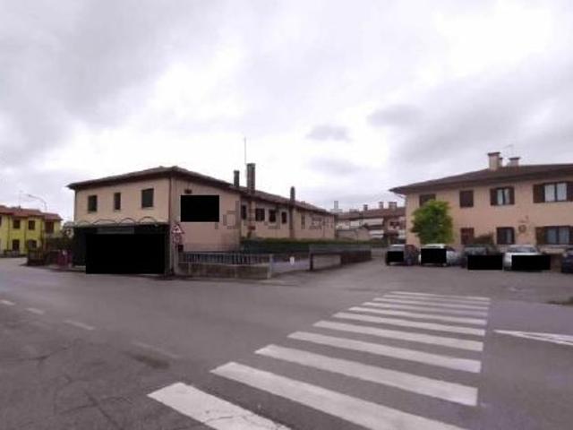 Locale Commerciale in vendita a Sovernigo, Paese
