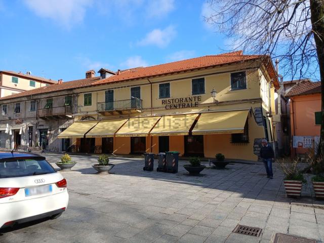 Locale Commerciale in vendita a Casella, Liguria