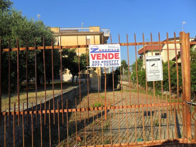 Locale Commerciale in vendita a Gianola, Formia