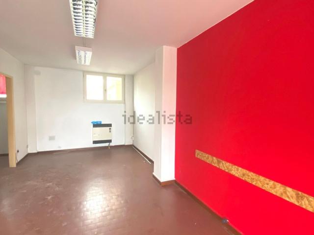 Locale Commerciale in vendita a Castello dei Ratti, Cadeo