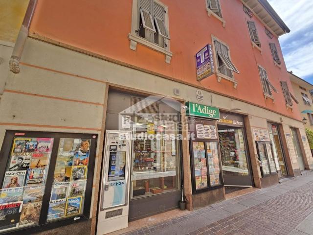 Locale Commerciale in vendita a Comunità della Vallagarina, Borgo Sacco
