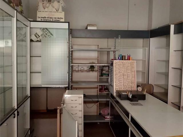 Locale Commerciale in vendita a Piccarello, Latina