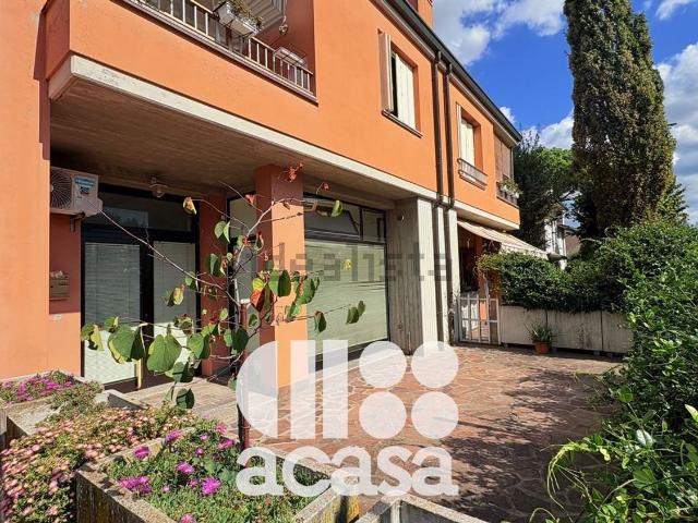 Locale Commerciale in vendita a Ravenna, Reggio Emilia