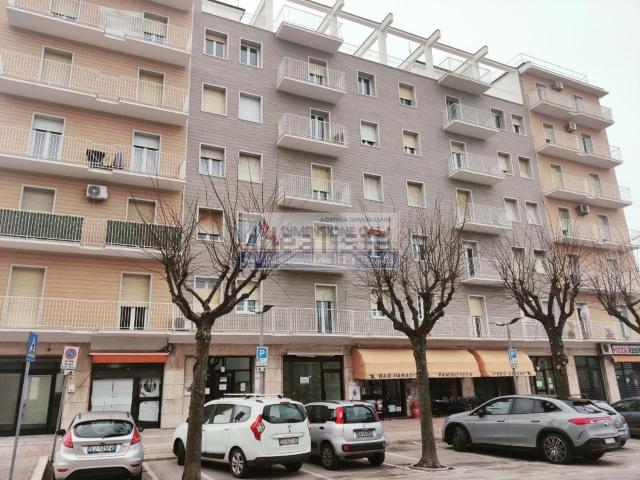 Locale Commerciale in vendita a Marche, Fermo