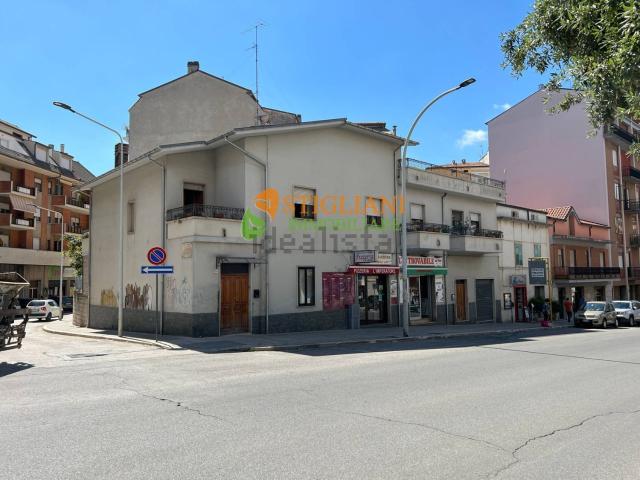 Locale Commerciale in vendita a Campobasso, Molise