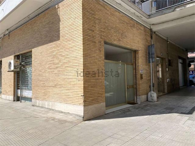 Locale Commerciale in vendita a Vallemiano, Marche