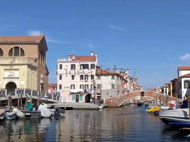 Locale Commerciale in vendita a Sottomarina, Chioggia