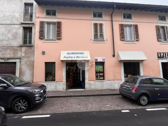 Locale Commerciale in vendita a Lonato, Lombardia