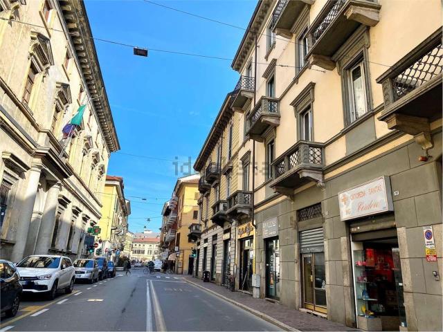 Locale Commerciale in vendita a Porta Mortara, Piemonte