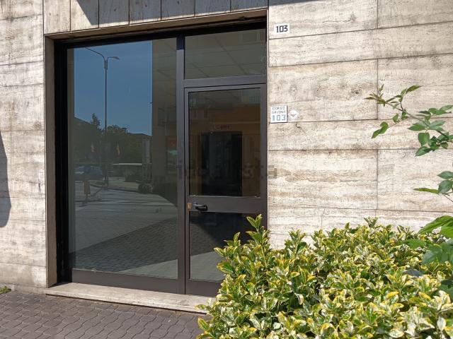 Locale Commerciale in vendita a Rione San Paolo, Piemonte