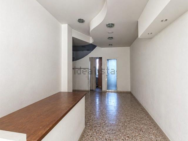 Locale Commerciale in vendita a Rione San Paolo, Asti