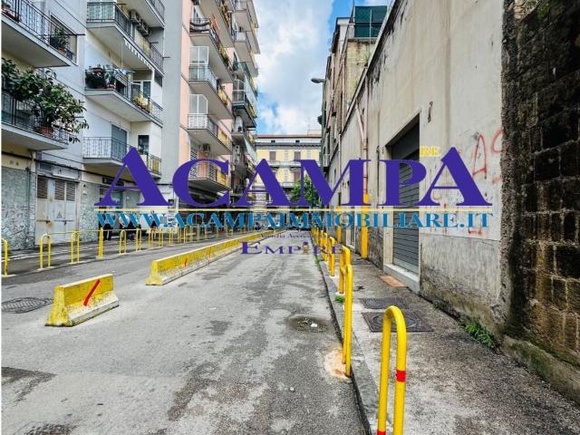 Locale Commerciale in vendita a Municipalità 7, Campania