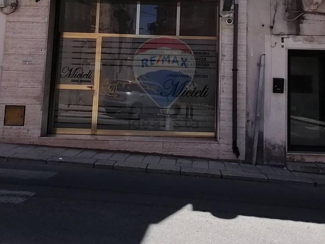 Locale Commerciale in vendita a Comiso, Sicilia