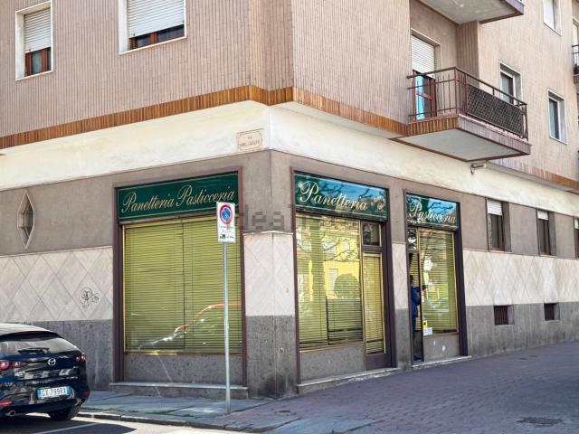 Locale Commerciale in vendita a Cuneo Nuova, Piemonte