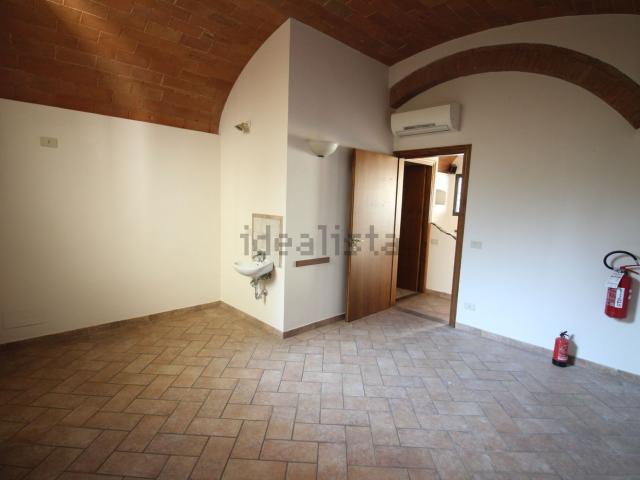 Locale Commerciale in vendita a Unione dei Comuni Circondario dell'Empolese Valdelsa, Montespertoli
