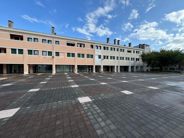 Locale Commerciale in vendita a Cadoneghe