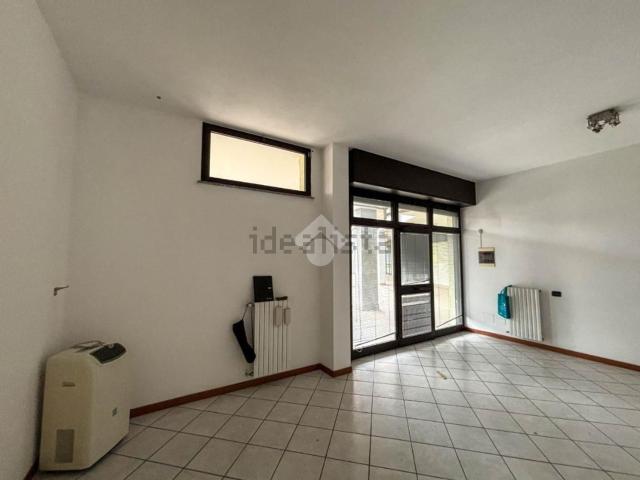 Locale Commerciale in vendita a Concorezzo, Lombardia