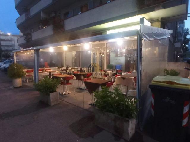 Locale Commerciale in vendita a Puglia, Bari