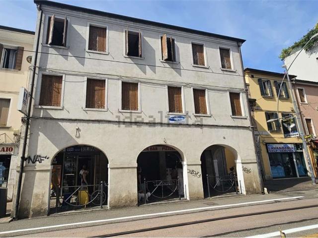 Locale Commerciale in vendita a Mestre-Carpenedo, Venezia