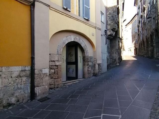 Locale Commerciale in vendita a Anagni, Lazio