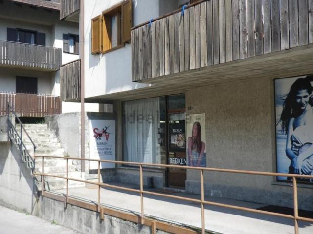 Locale Commerciale in vendita a Comunità delle Giudicarie, Lardaro