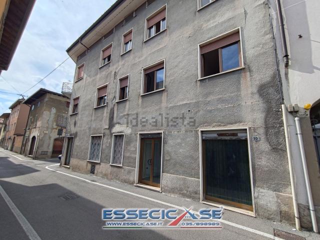 Locale Commerciale in vendita a Urgnano, Lombardia