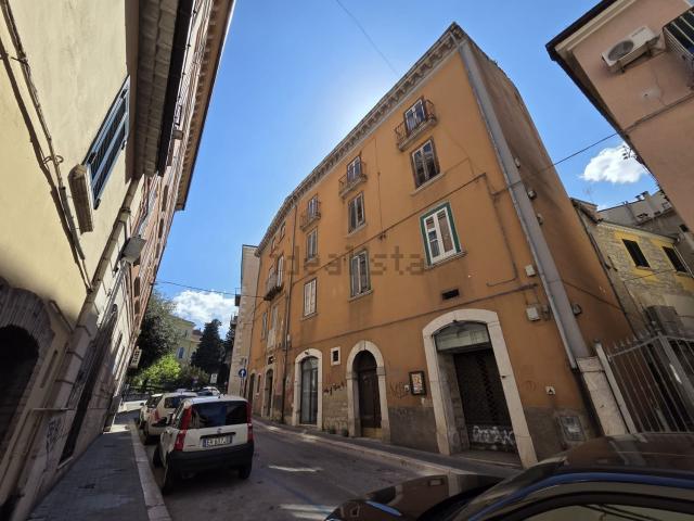 Locale Commerciale in vendita a Campobasso, Molise