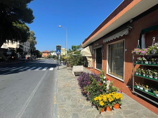 Locale Commerciale in vendita a Cervo, Liguria