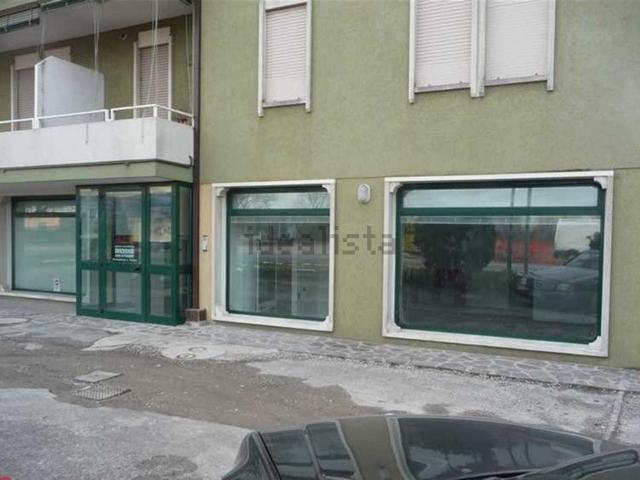 Locale Commerciale in vendita a Caselle, Selvazzano Dentro