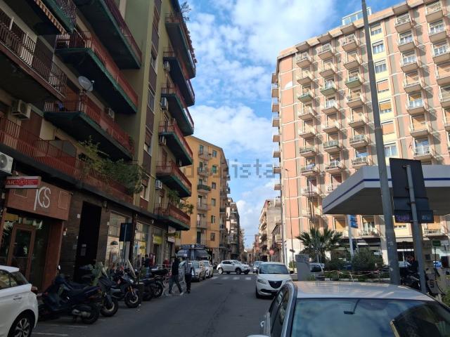 Locale Commerciale in vendita a Borgo-Sanzio, Catania