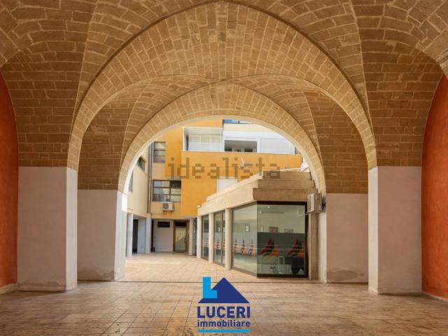 Locale Commerciale in vendita a Puglia, Lecce