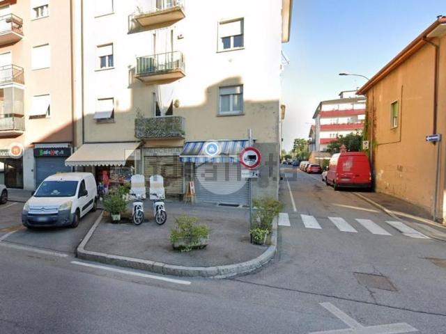 Locale Commerciale in vendita a Gorle, Lombardia