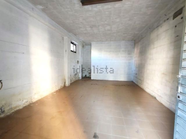 Locale Commerciale in vendita a Acireale, Sicilia