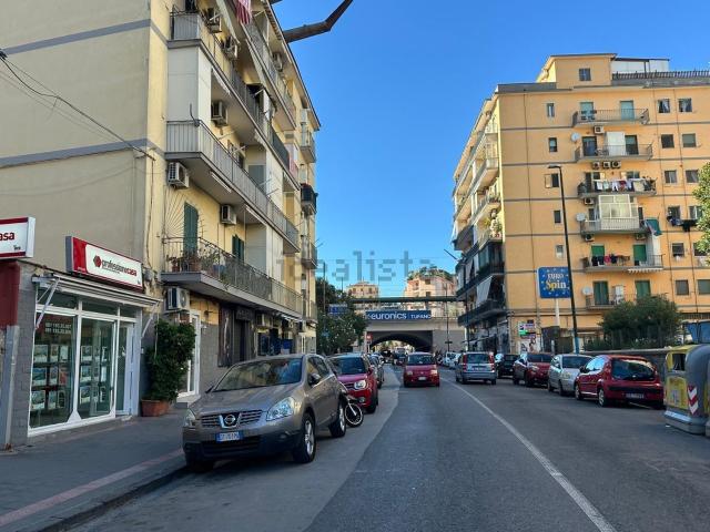 Locale Commerciale in vendita a Municipalità 10, Campania